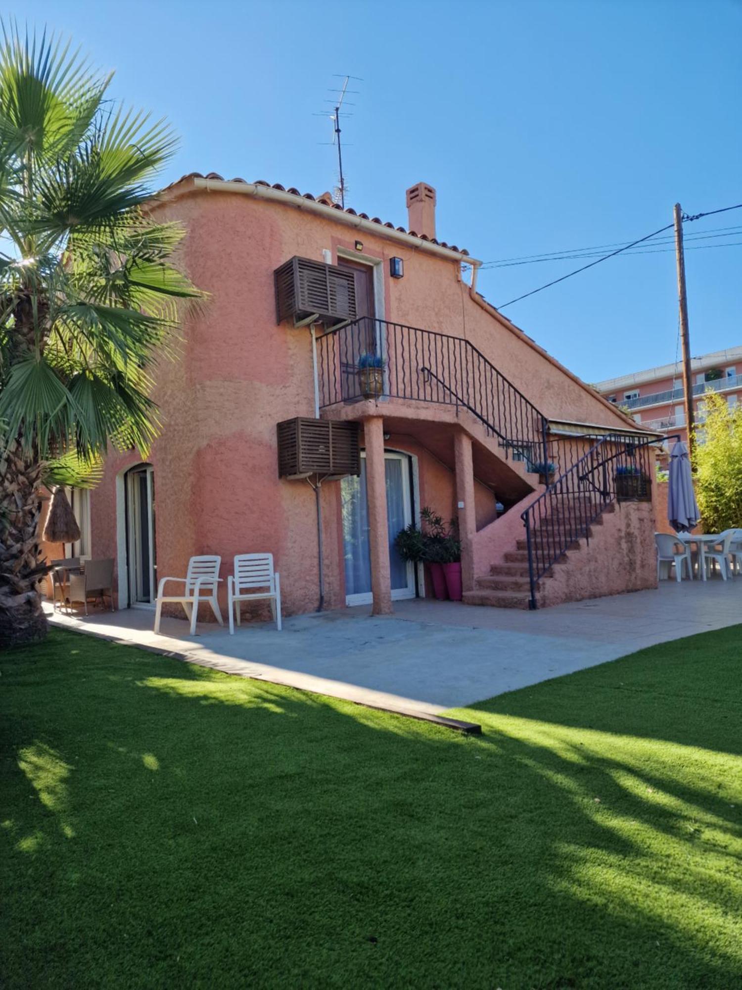 Haut De Villa A 700 Metres De La Plage, Totalement Independant Et Accessible Par Un Escalier Exterieur Сент-Максім Екстер'єр фото